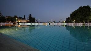 2 piscine all'aperto