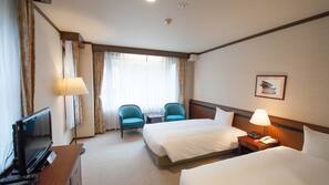 In-room safe, desk, free WiFi, wheelchair access