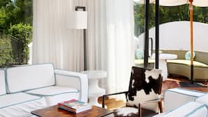Ropa de cama de alta calidad, minibar, caja fuerte y cortinas opacas