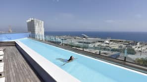 2 piscine all'aperto, ombrelloni da piscina