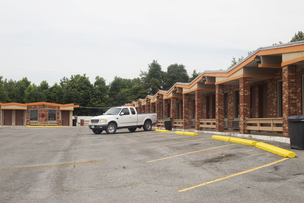 Hickory House Inn, Sikeston: $55 Room Prices & Reviews | Travelocity