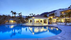 2 outdoor pools, pool umbrellas