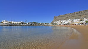 Ubicación cercana a la playa y submarinismo