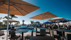 3 piscinas al aire libre, sombrillas, tumbonas