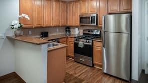 Microwave, coffee/tea maker