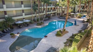 2 outdoor pools