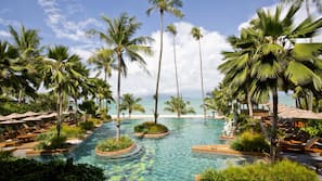 Hồ bơi ngoài trời, dù/ô trên bãi biển/hồ bơi, ghế dài tắm nắng