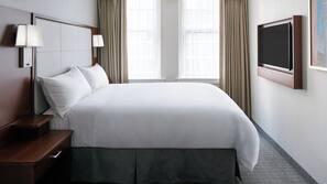1 bedroom, premium bedding, in-room safe, desk