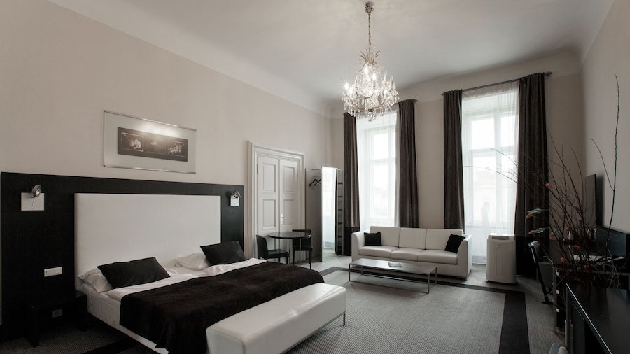 Old Town Square Residence by Emblem