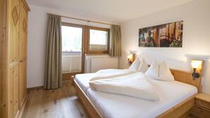 1 Schlafzimmer, hochwertige Bettwaren, Zimmersafe, individuell dekoriert