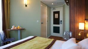 Minibar, in-room safe, desk, iron/ironing board
