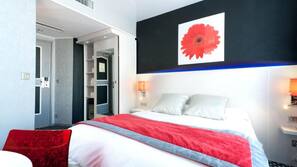 Minibar, in-room safe, desk, iron/ironing board