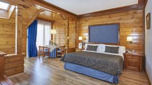 Minibar, coffre-forts dans les chambres, bureau