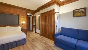 Minibar, coffre-forts dans les chambres, bureau