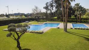 2 piscinas al aire libre