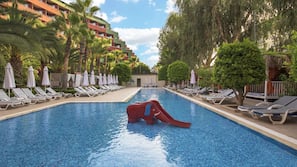 Indoor pool, 3 outdoor pools