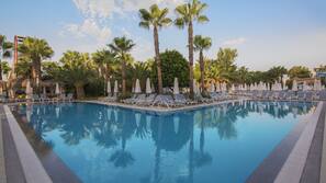 Indoor pool, 3 outdoor pools