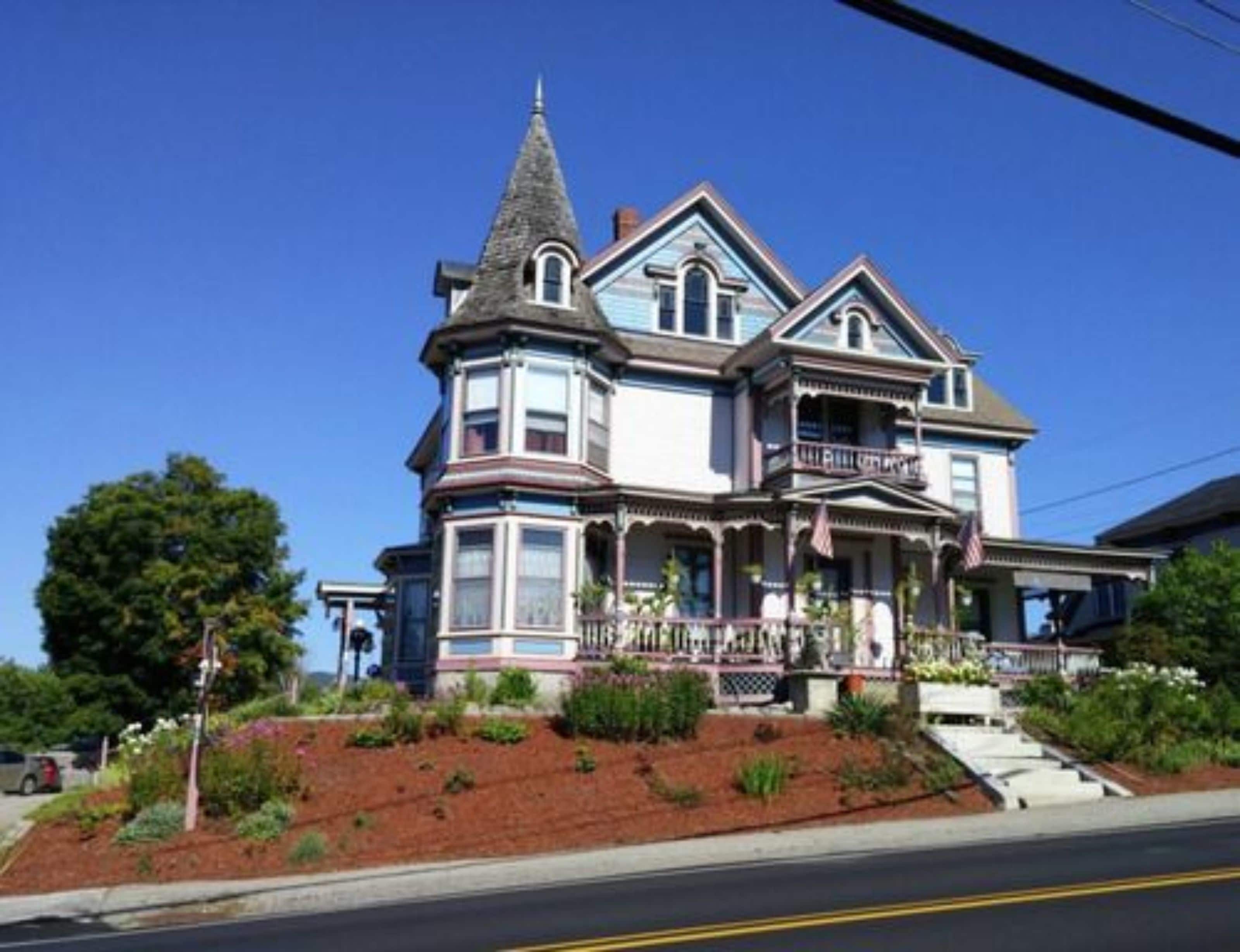 The Lion & the Rose B&B in Whitefield, United States