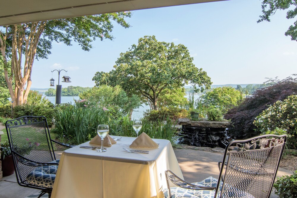 Lookout Point Lakeside Inn in Hot Springs Best Rates & Deals on Orbitz