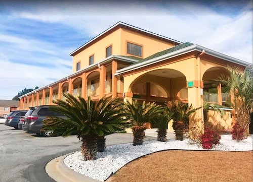 Great Place to stay Savannah Inn near Port Wentworth