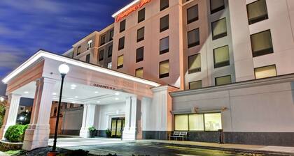 Hampton Inn & Suites Newark-Harrison-Riverwalk