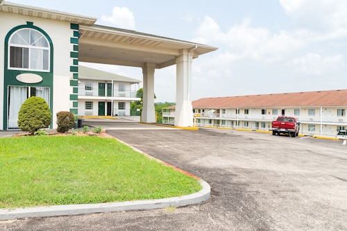 pet friendly hotels in harrison arkansas