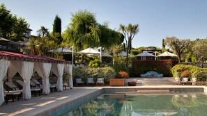 Outdoor pool, pool umbrellas