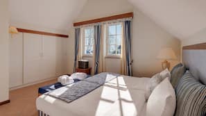 Hypo-allergenic bedding, minibar, in-room safe, desk