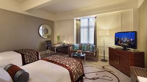 Minibar, in-room safe, desk, iron/ironing board