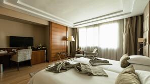 Egyptian cotton sheets, premium bedding, minibar, in-room safe