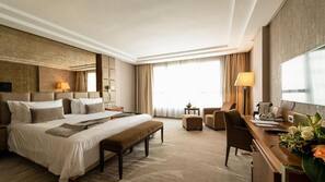 Egyptian cotton sheets, premium bedding, minibar, in-room safe