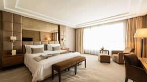 Egyptian cotton sheets, premium bedding, minibar, in-room safe