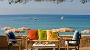 Private beach, sun-loungers, beach umbrellas, beach towels