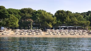 Private beach, sun-loungers, beach umbrellas, beach towels