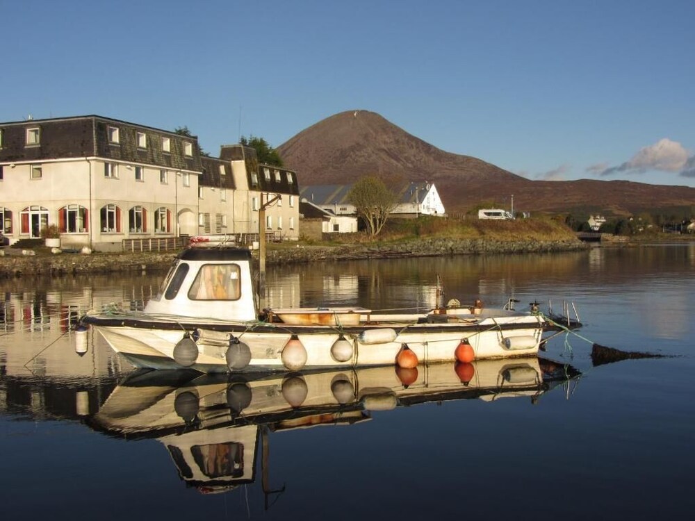 Lake, Dunollie Hotel