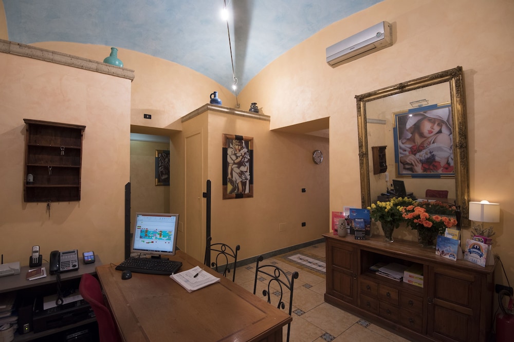 Schilizzi Hotel 2018 Room Prices 45 Deals Reviews Expedia Exterior Detail Featured Image Interior Entrance