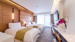Minibar, in-room safe, desk, iron/ironing board