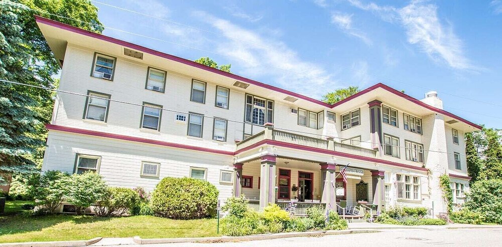 Terrace Inn And 1911 Restaurant In Petoskey Hotel Rates Terrace Inn And 1911 Restaurant In