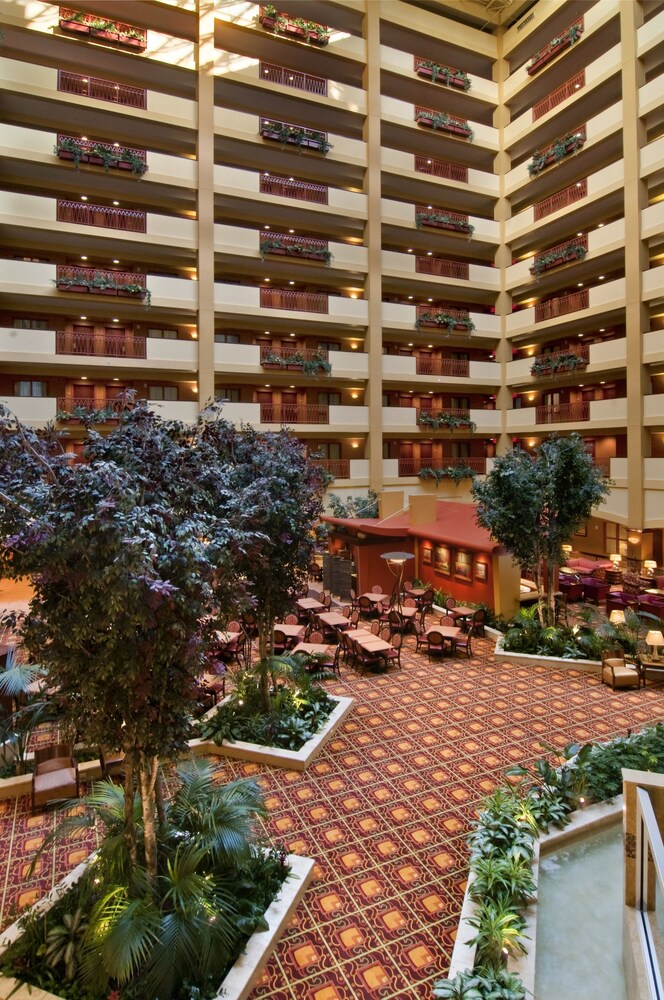 Lobby, Embassy Suites by Hilton Hampton Convention Center