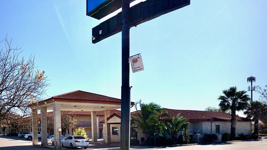 University Inn & Suites San Antonio