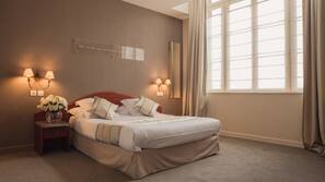 Premium bedding, in-room safe, desk, iron/ironing board