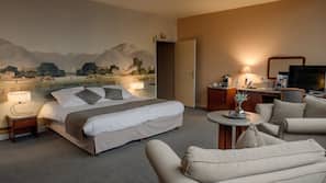 Premium bedding, in-room safe, desk, iron/ironing board