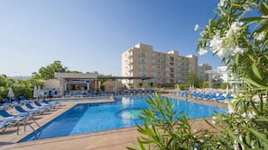 2 outdoor pools, pool umbrellas, pool loungers