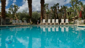 8 outdoor pools