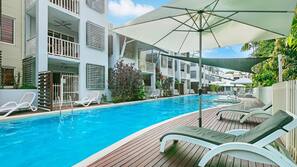 4 outdoor pools