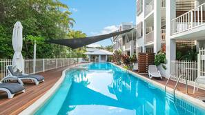 4 outdoor pools
