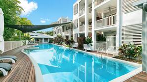 4 outdoor pools