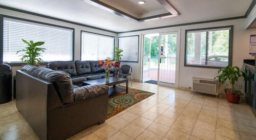Motel 6 Ferndale Wa In Bellingham Hotel Rates Reviews On Orbitz City Shuttle Featured Image Interior Entrance
