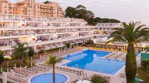 2 outdoor pools, pool umbrellas, pool loungers