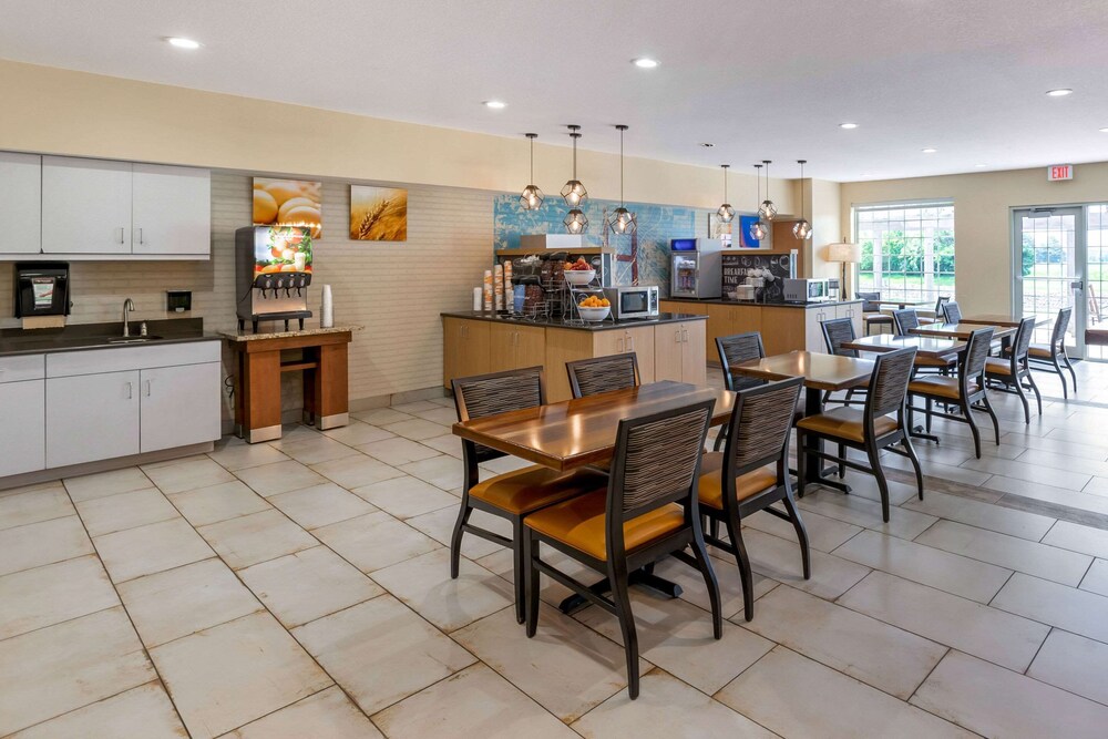 Breakfast area, Comfort Suites Burlington